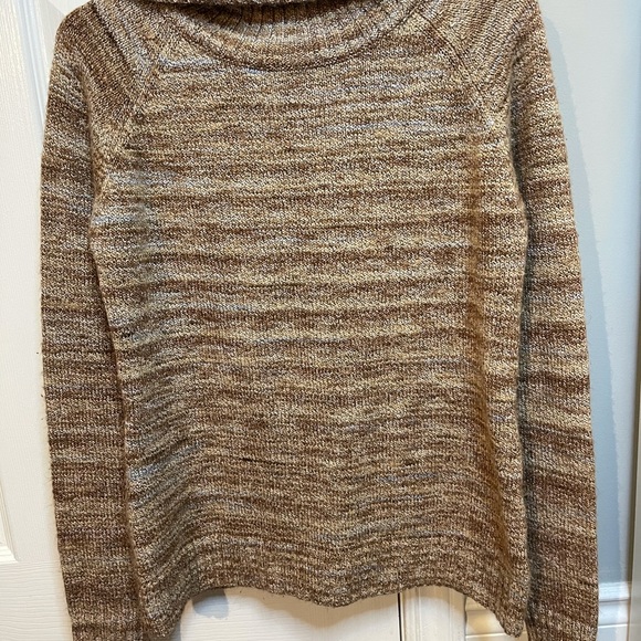*SOLD* Columbia knit turtleneck sweater size Large - Picture 10 of 14